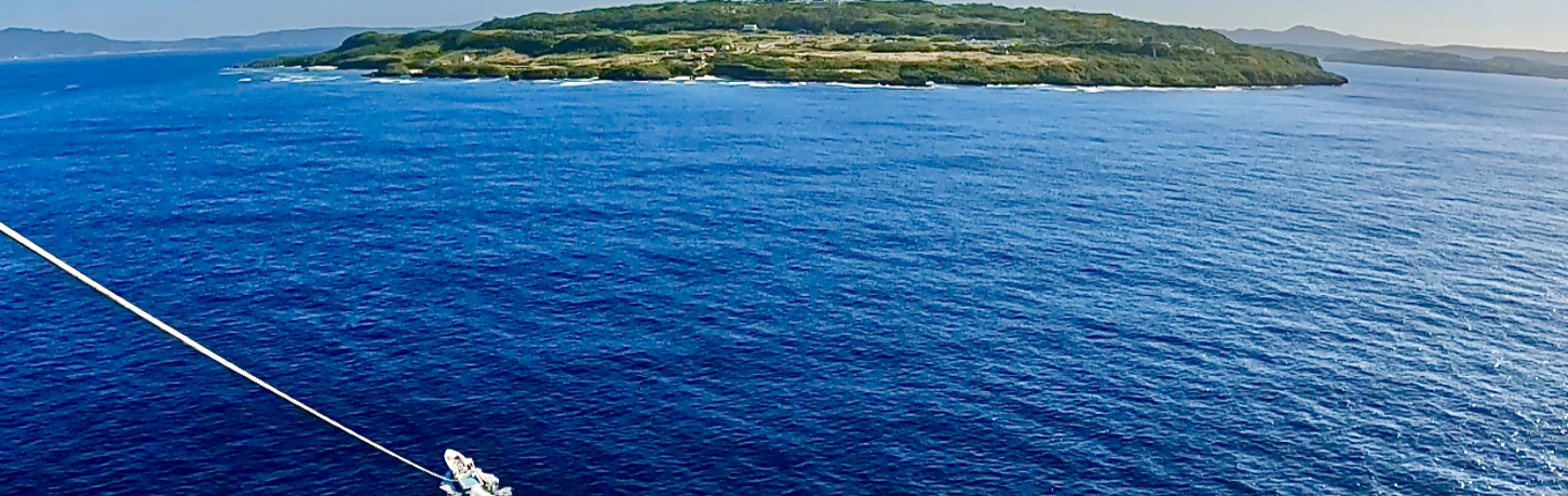 空と海の魅力を一度に！沖縄で唯一の古宇利島パラセーリングツアー